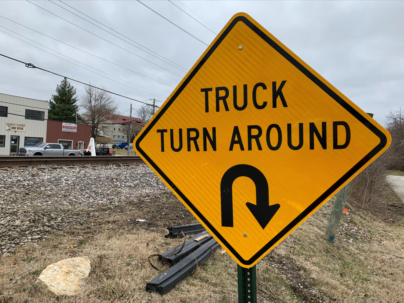 CRESTWOOD KY RAILROAD CROSSING 1-20-2023 (3).jpeg